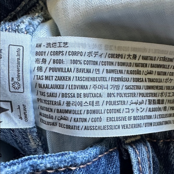 Hollister Low-Rise Bow Pattern Baggy Denim Shorts - Picture 7 of 8